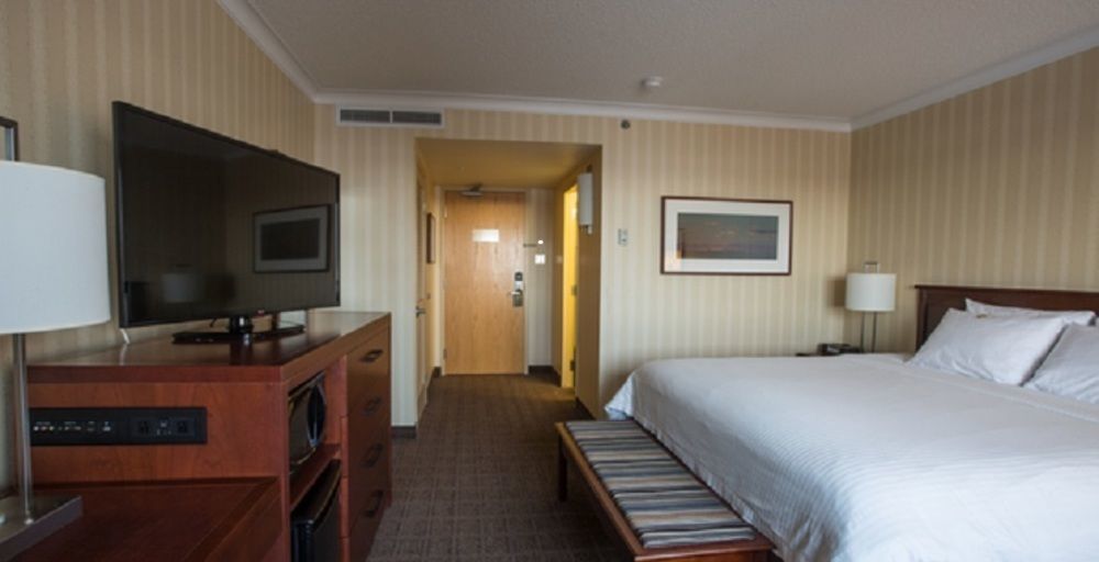 ดิ เอ็กซ์พลอเรอร์ โฮเต็ล Hotel เยลโลว์ไนฟ์ ภายนอก รูปภาพ