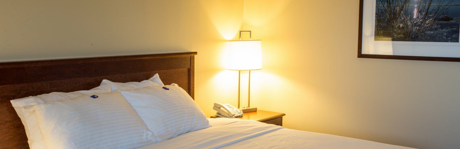 ดิ เอ็กซ์พลอเรอร์ โฮเต็ล Hotel เยลโลว์ไนฟ์ ภายนอก รูปภาพ
