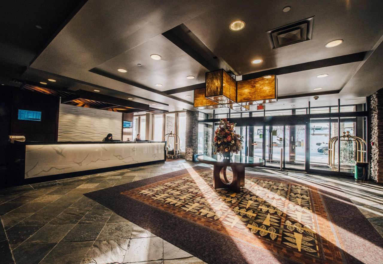 ดิ เอ็กซ์พลอเรอร์ โฮเต็ล Hotel เยลโลว์ไนฟ์ ภายนอก รูปภาพ